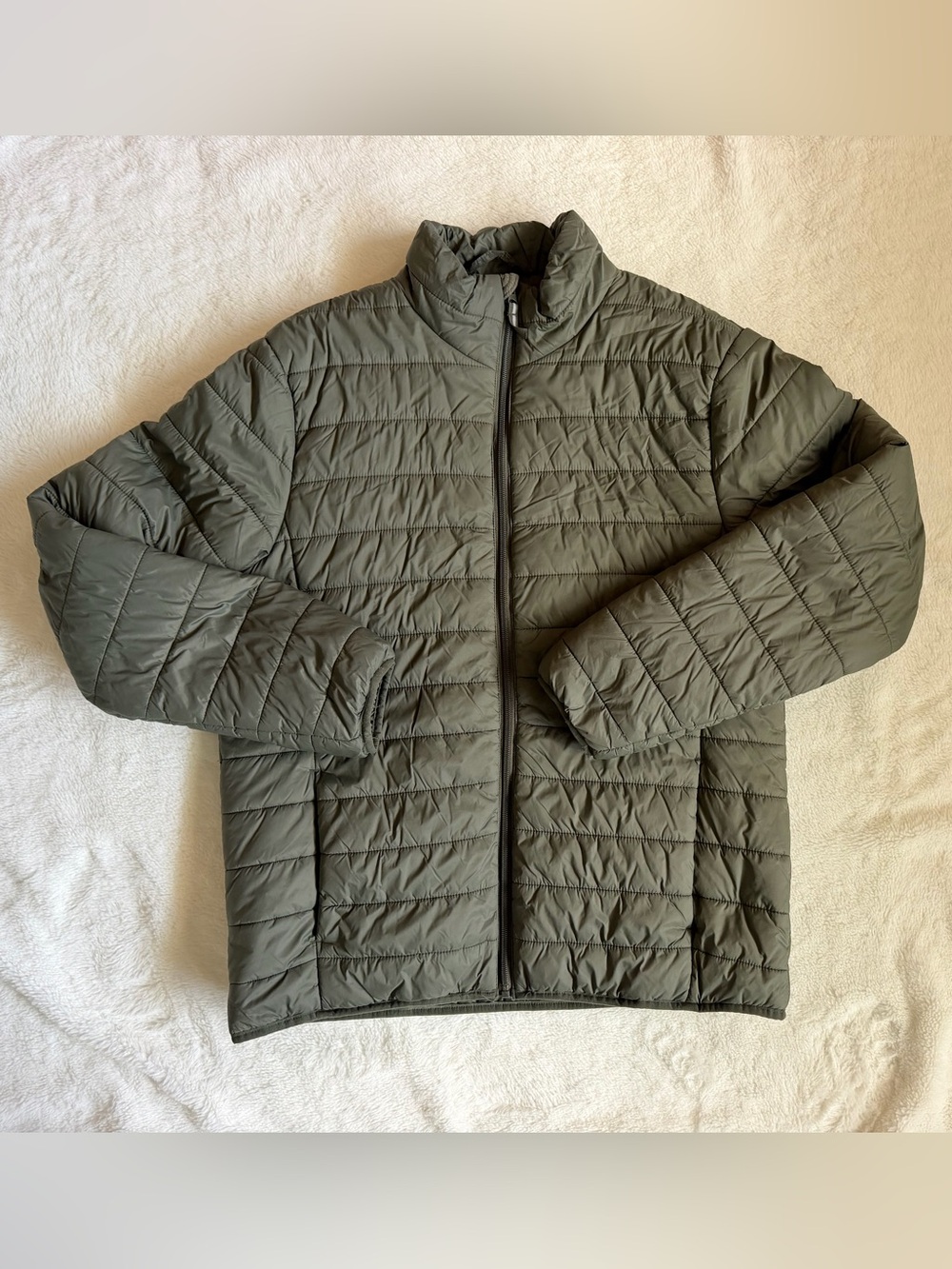 Goodfellow & Co Men's Lightweight Quilted Puffer Jacket Olive/Army Green
Large